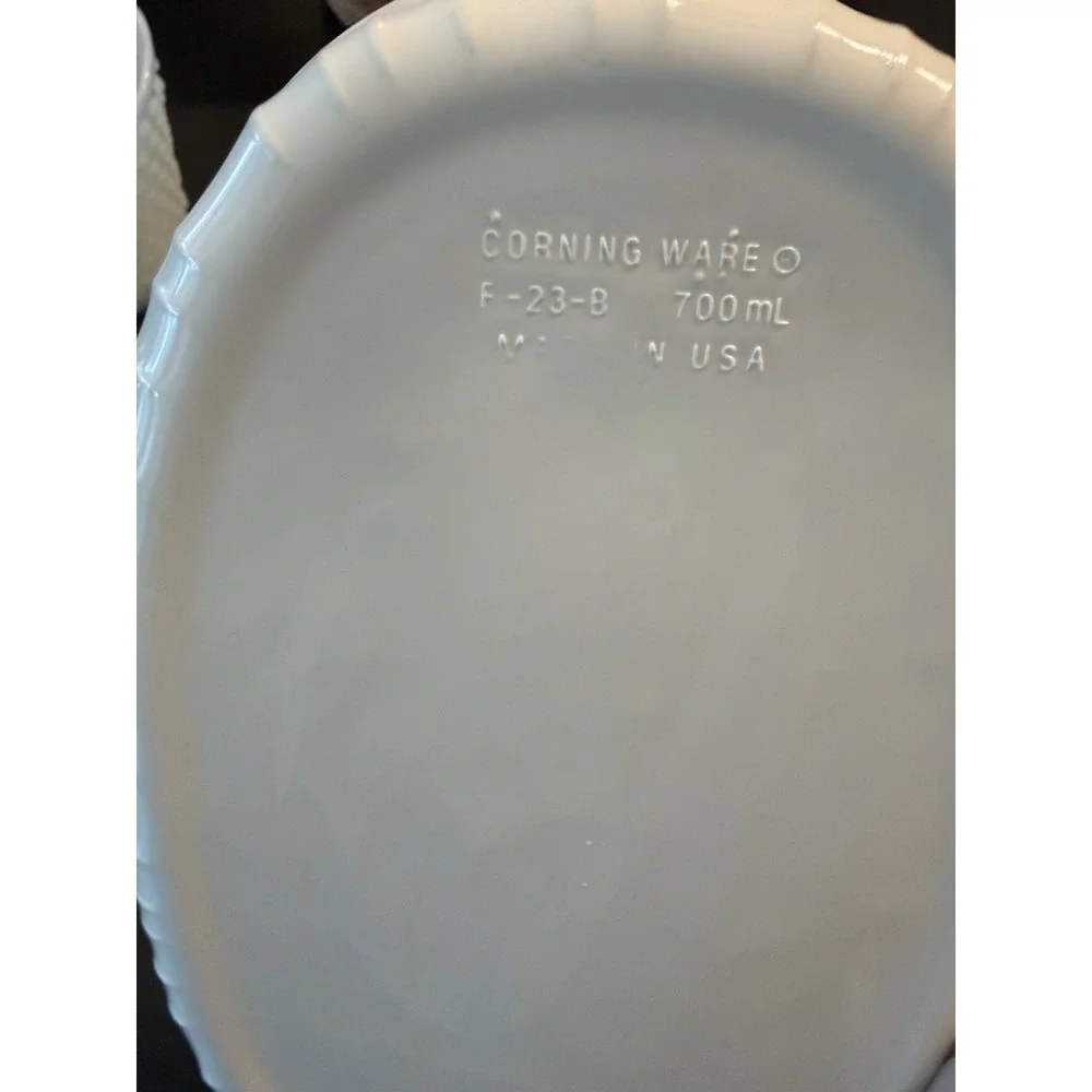 Corning Ware Set of 2 French White Individual Stoneware  & Seals 15 oz & 23 oz